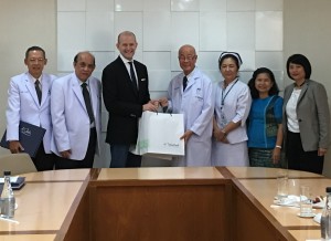 #AndrewStotz joins #CharoenMeensook at #ThainakarinHospital